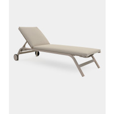 Stack Chaise lounge with wheels